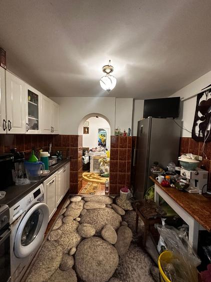 Apartament cu 3 camere decomandat, mobilat în Frumoasa