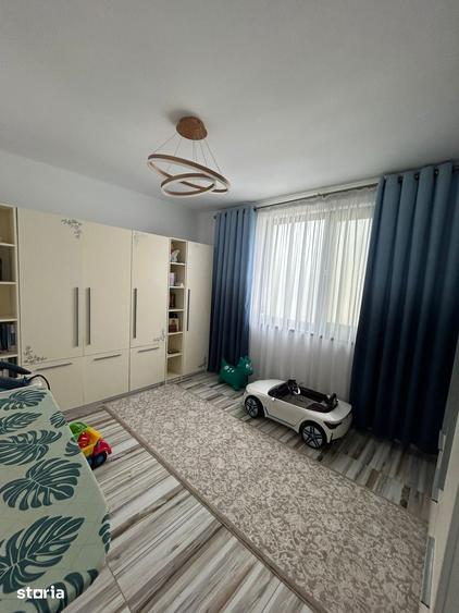 Casă cu 4 camere cu Teren 325 Mp în Podu Roș