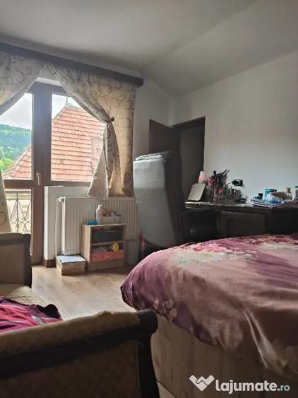 Apartament cu 3 camere decomandat în Poiana Țapului