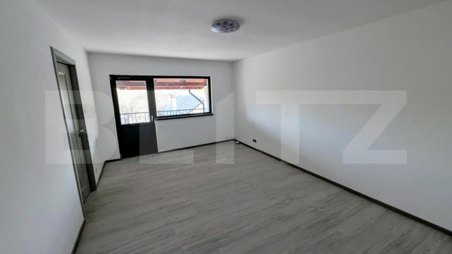 Duplex cu 4 camere cu Canalizare în Micești