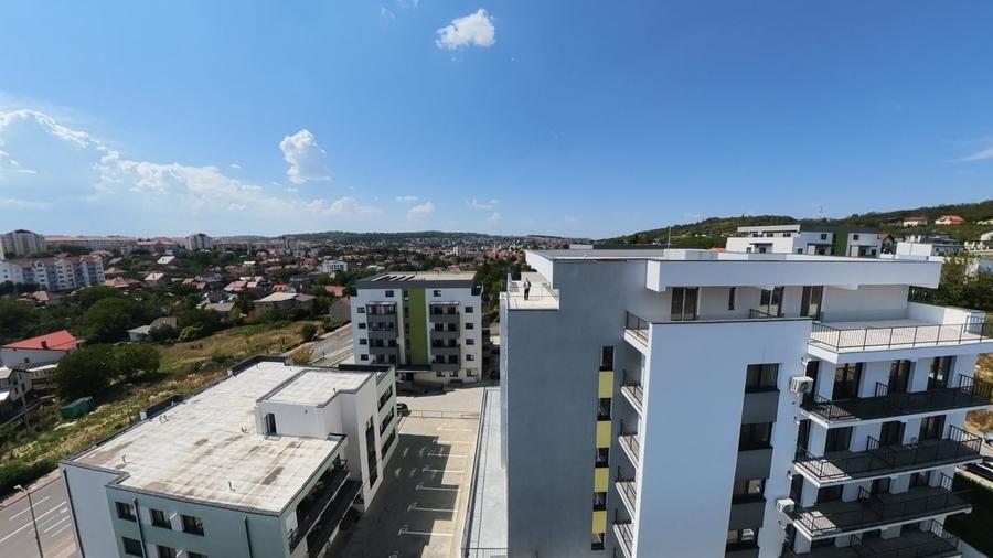 Apartament cu 3 camere semidecomandat în Central