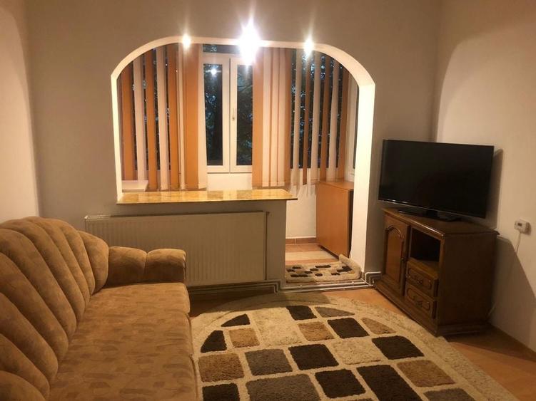 Apartament cu 3 camere semidecomandat în Radu Negru