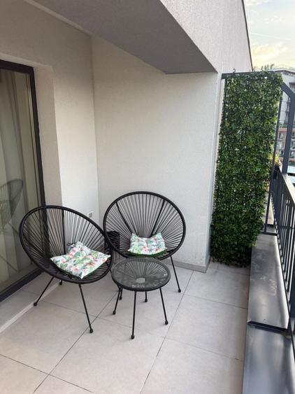 Apartament cu 3 camere decomandat în Titan