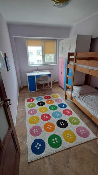 Apartament cu 3 camere decomandat, mobilat în Micro 17