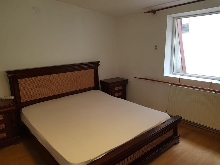 Casă cu 3 camere cu Canalizare în Mihai Bravu
