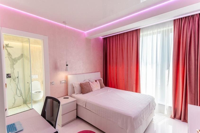 Penthouse cu 4 camere semidecomandat, mobilat în Est