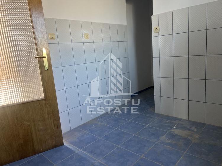 Apartament cu 3 camere decomandat în Giarmata