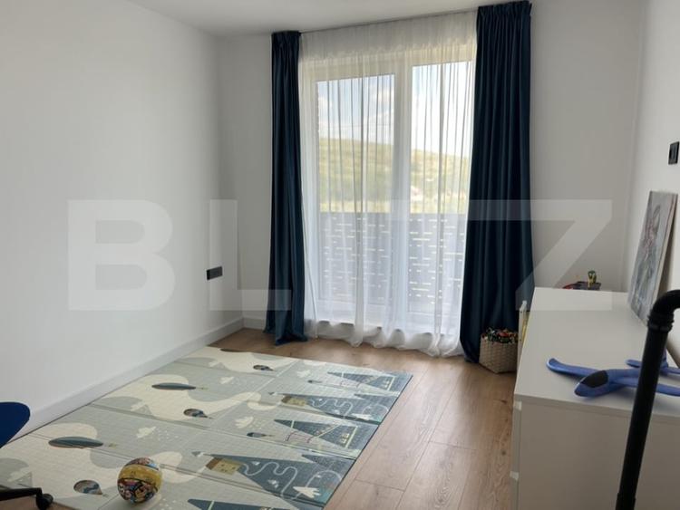 Apartament cu 4 camere semidecomandat, mobilat în Iris