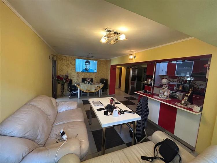Apartament cu 4 camere decomandat în Brăilei