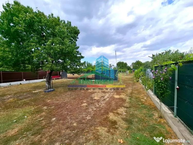 Casă cu 4 camere cu Teren 2428 Mp în Central