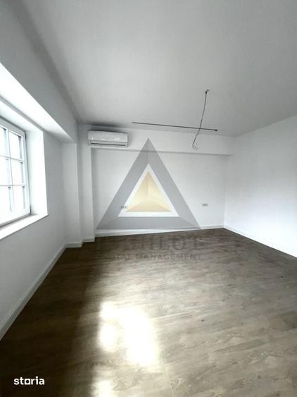 Casă cu 5 camere cu Teren 707 Mp în Corbeanca