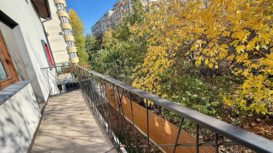 Casă individuală cu 6 camere cu Canalizare în Doamna Ghica