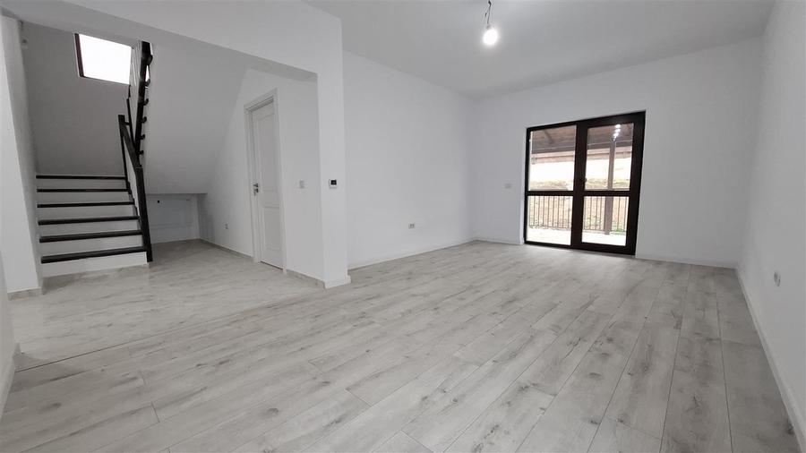 Casă individuală cu 5 camere cu Canalizare în Valea Lupului