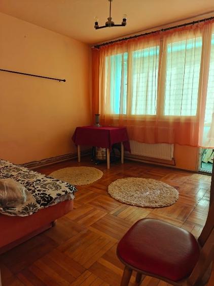 Apartament cu 2 camere decomandat, mobilat în Podgoria