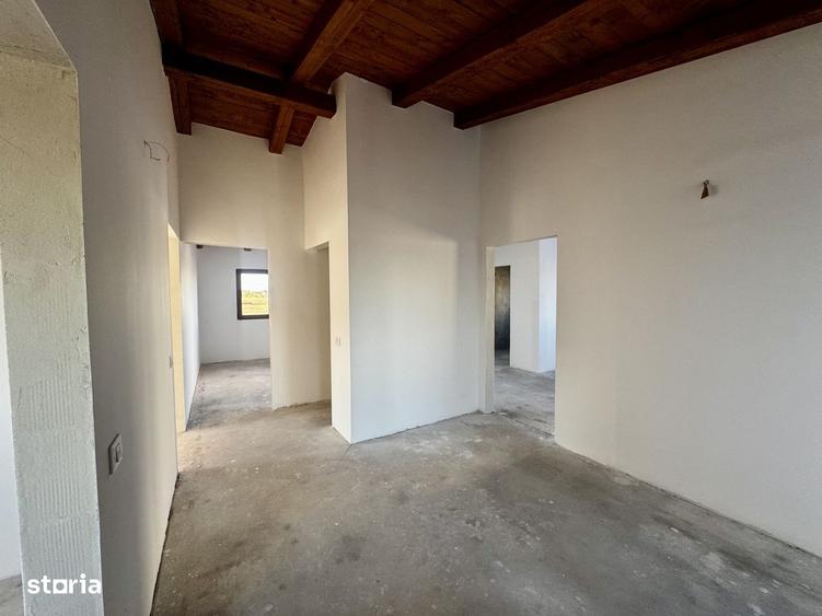 Casă cu 4 camere cu Teren 652 Mp în Nojorid