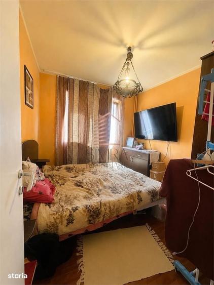 Apartament cu 3 camere semidecomandat în Rogerius