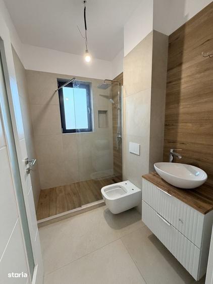 Casă cu 4 camere cu Teren 400 Mp în Domnești