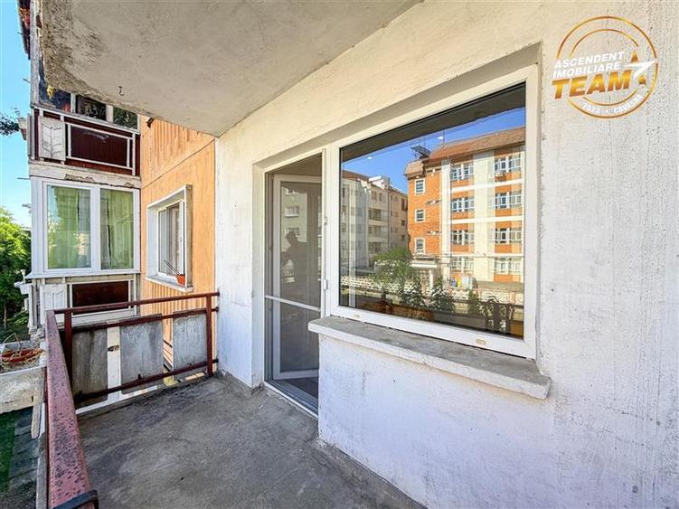 Apartament cu 3 camere decomandat în Lenin