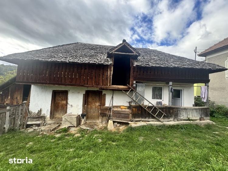 Casă cu 2 camere cu Teren 6605 Mp în Albești