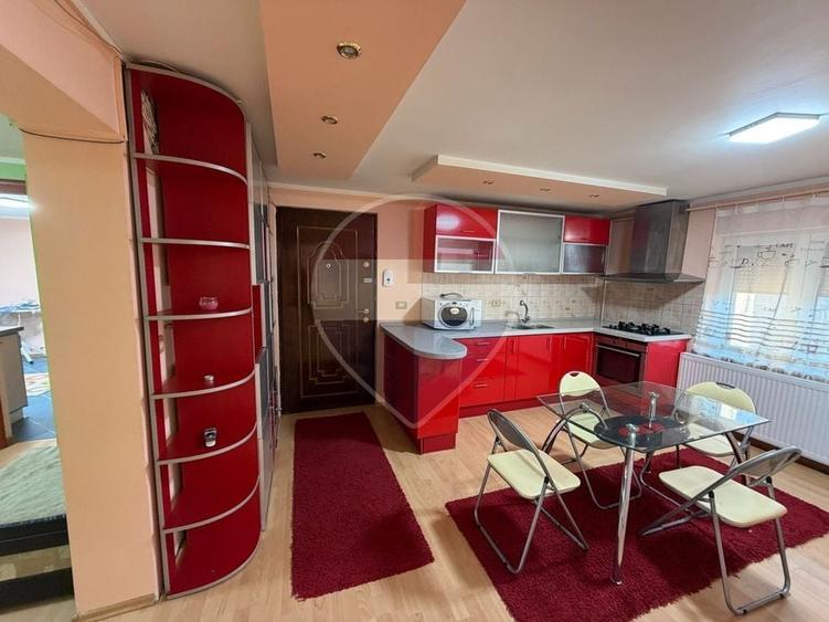 Apartament cu 3 camere decomandat în Gară
