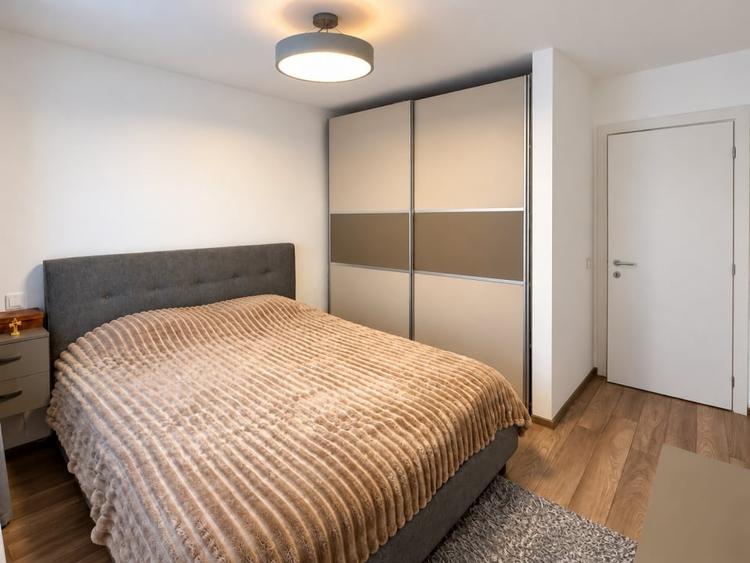 Apartament cu 2 camere decomandat, mobilat în Tractorul