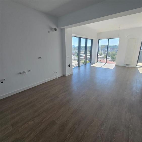 Apartament cu 4 camere decomandat în Tudor Vladimirescu