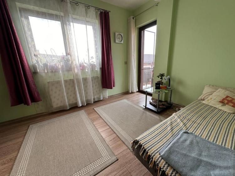 Apartament cu 3 camere semidecomandat, mobilat în Florești