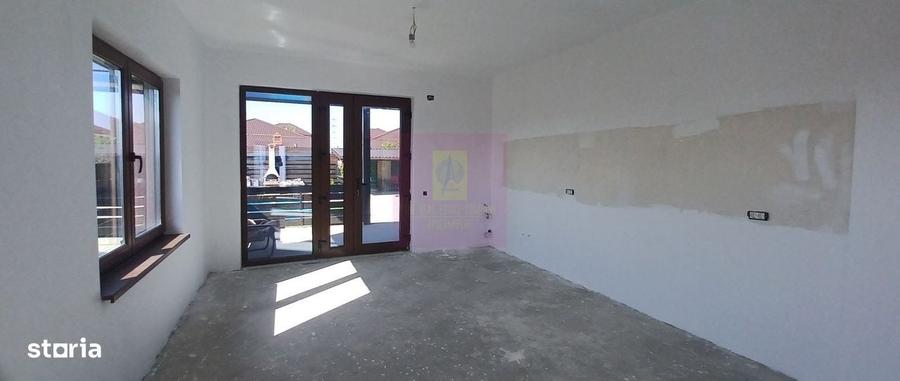 Casă cu 4 camere în Săbăreni
