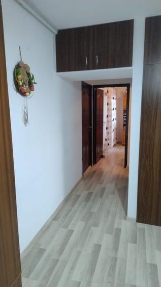 Apartament cu 3 camere semidecomandat, mobilat în 9 Mai