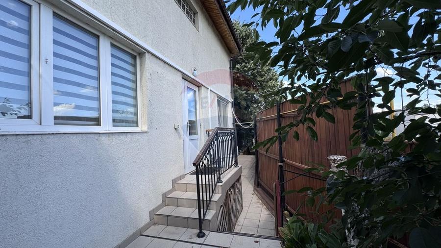 Casă individuală cu 7 camere cu Teren 607 Mp în Nord-Est