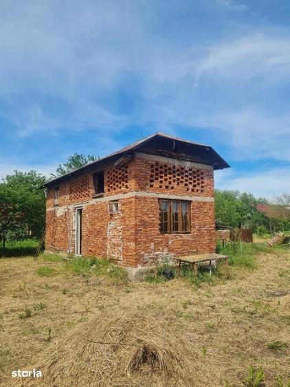 Casă cu 4 camere cu Teren 1276 Mp în Lunca