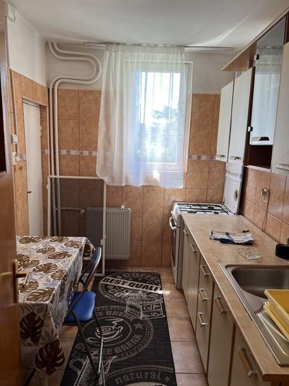 Casă cu 2 camere decomandat în Titan