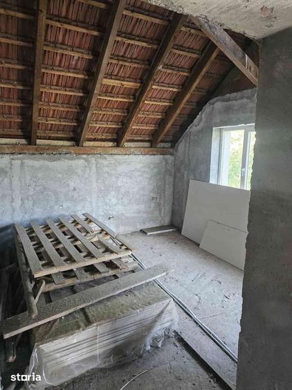 Casă cu 4 camere cu Teren 1418 Mp în Săcălaz