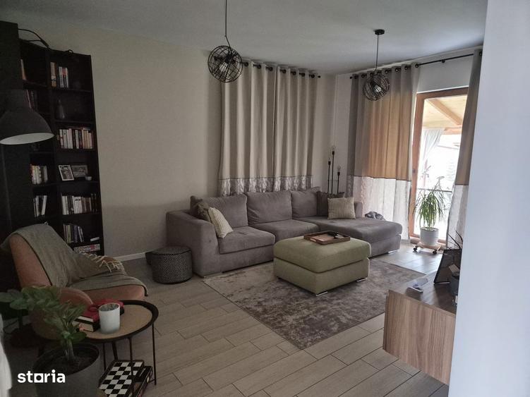 Casă cu 5 camere cu Teren 500 Mp în Sânandrei