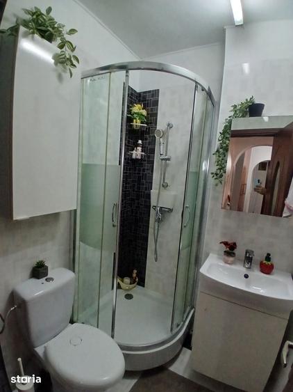 Apartament cu 4 camere decomandat în Berceni