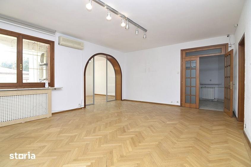 Casă cu 8 camere cu Teren 350 Mp în Gara de Nord