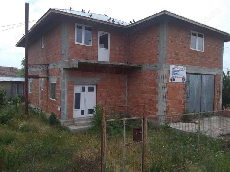 Casă cu 5 camere cu Teren 2500 Mp în Mârzănești