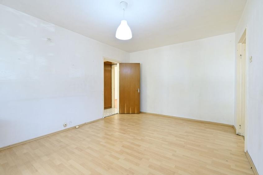 Apartament cu 3 camere semidecomandat în Titan