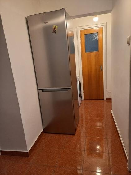 Apartament cu 3 camere decomandat în Valea Oltului