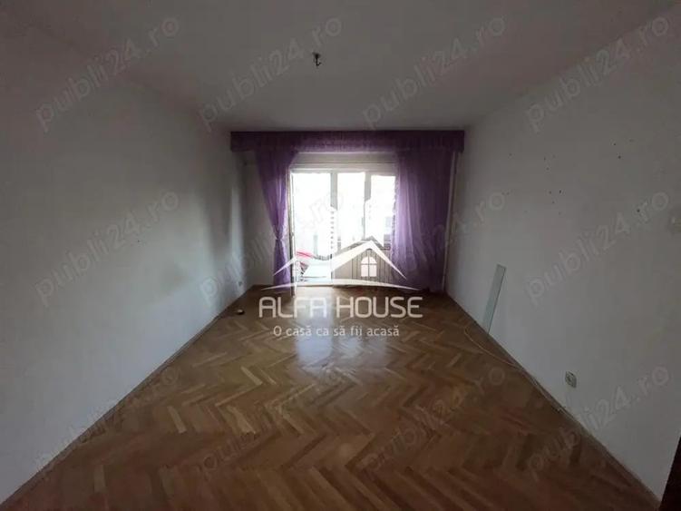 Apartament cu 4 camere semidecomandat în Central