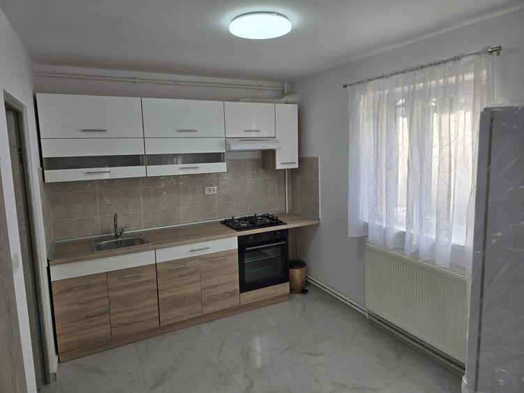 Apartament 3 camere situat la casa, Renovat, 2 Bai, Parcare, Pretabil 2 Studenti/Studente - 1
