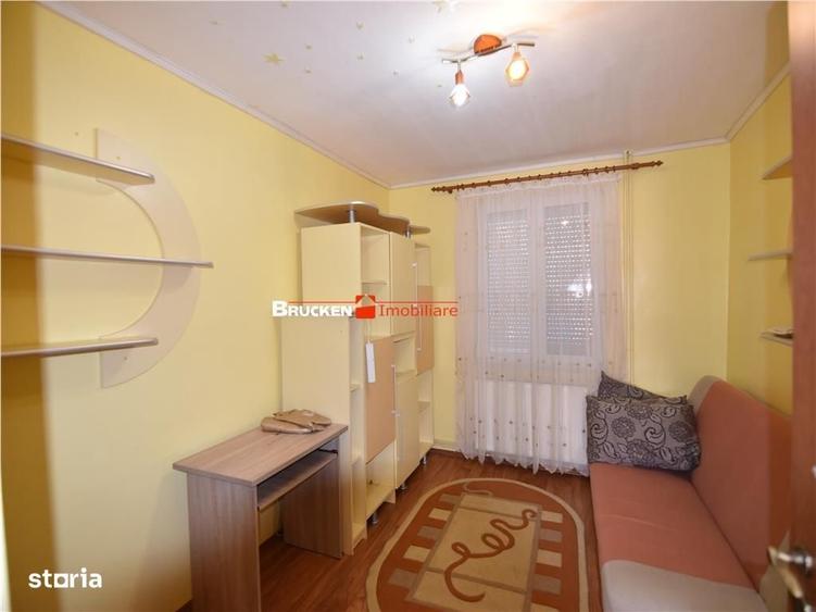 Apartament cu 3 camere decomandat în Sud