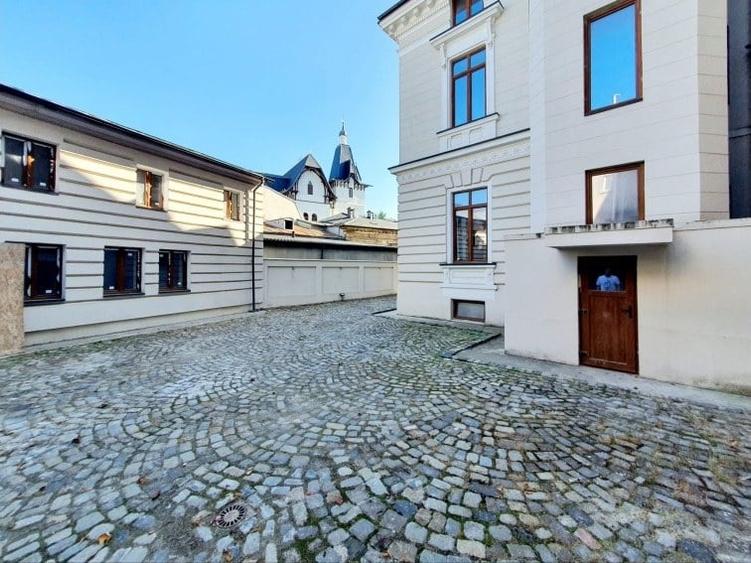 Casă cu 16 camere cu Teren 665 Mp în Universitate