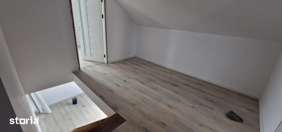 Casă cu 5 camere cu Teren 200 Mp în Lumina