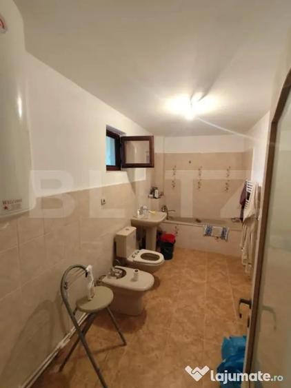 Casă cu 5 camere cu Teren 1140 Mp în Tomești