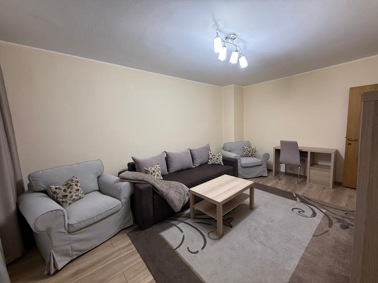 Apartament cu 2 camere decomandat în Trocadero