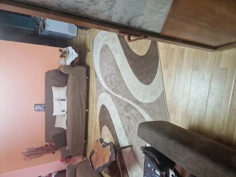Apartament cu 3 camere semidecomandat în Central