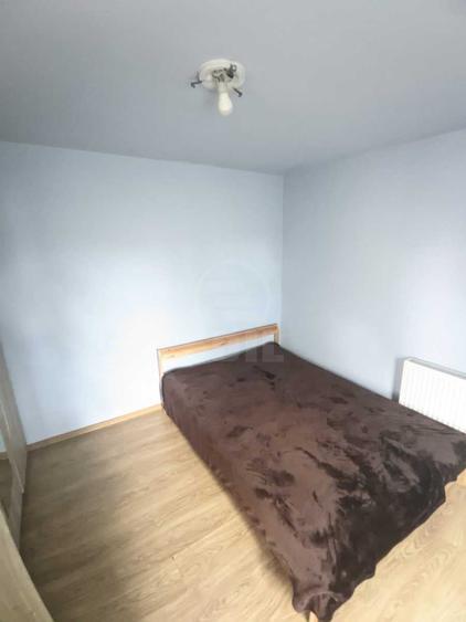 Apartament cu 3 camere semidecomandat în Semicentral