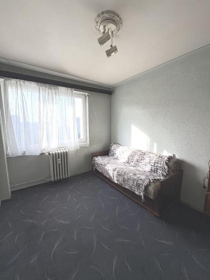 Apartament cu 3 camere semidecomandat în Baba Novac