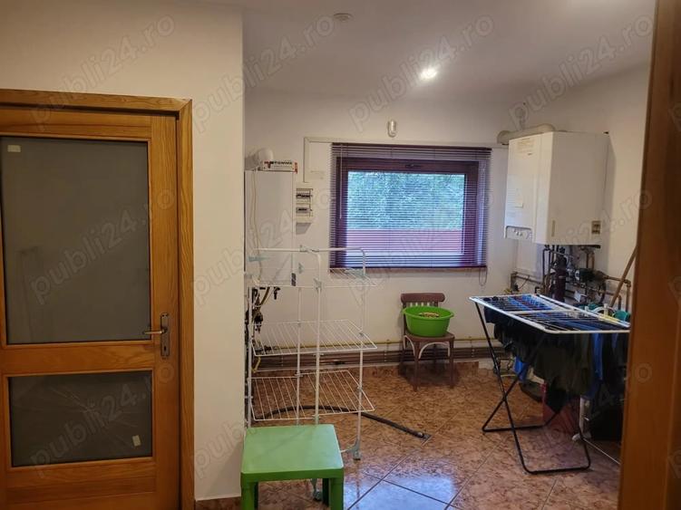 Casă cu 6 camere cu Teren 1300 Mp în Central